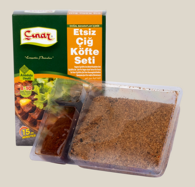 TuanaShop BV Çınar Etsiz Çiğ Köfte Seti met kruidige bulgurmix, saus en granaatappelmelasse voor veganistische Turkse snack.
