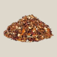TuanaShop BV vruchtenthee melange met gedroogde appel, rozenbottel, oranjeschil en hibiscus op een witte achtergrond