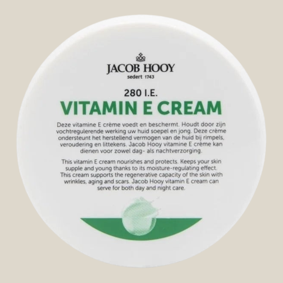 TuanaShop BV Jacob Hooy Vitamine E Crème in een witte 140ml pot voor dag- en nachtverzorging van de huid.