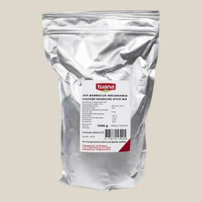 TuanaShop BV Kip Barbecue Kruidenmix in een zilverkleurige stazak van 1000 gram voor het marineren van kip.