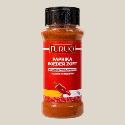TuanaShop BV Furuo zoete paprikapoeder in een doorzichtige kruidenpot van 75 gram met een zwart deksel