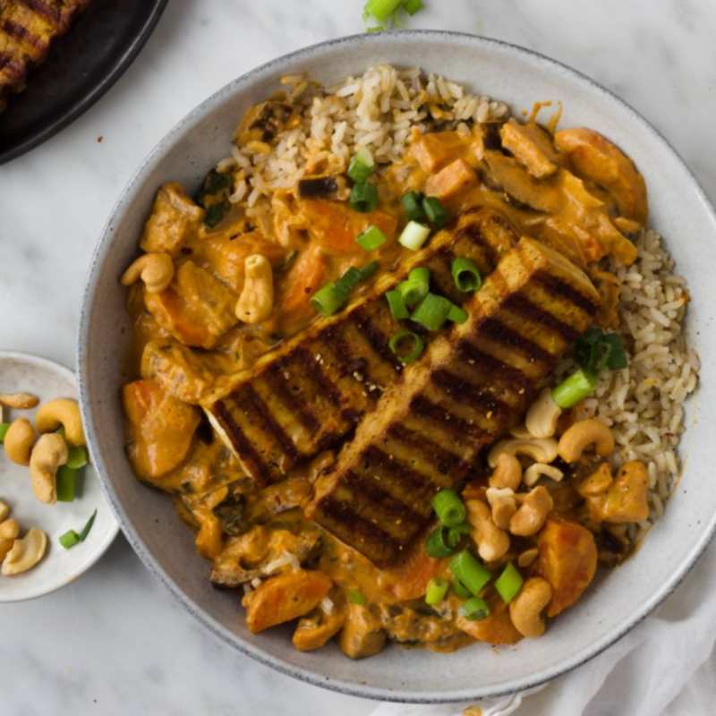 Curry met gemarineerde/gegrilde tofu steak