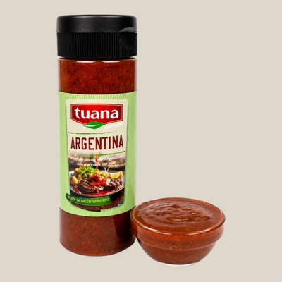 TuanaShop BV Portugese marinade in fles met bijbehorend schaaltje rode kruidenmarinade voor rood vlees en BBQ
