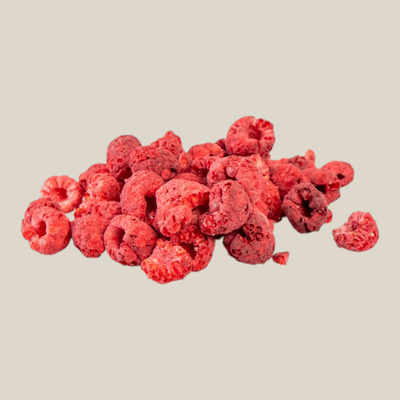 TuanaShop BV gevriesdroogde frambozen met een intense rode kleur en krokante textuur voor gezonde snacks