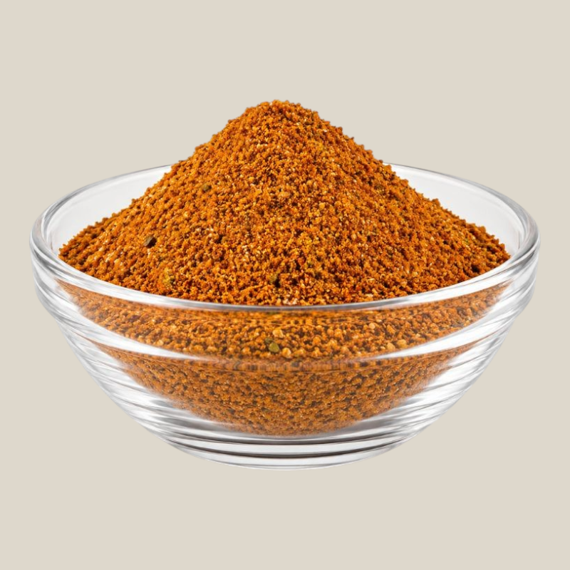 TuanaShop BV friet kruidenmix in een glazen kom met paprika, knoflook, chili, munt en tijm voor aardappelgerechten.