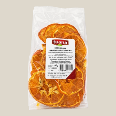 TuanaShop BV gedroogde mandarijn schijfjes in een doorzichtige verpakking, ideaal als garnering voor cocktails.