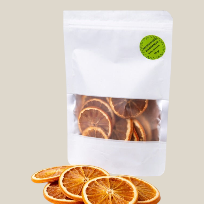 TuanaShop BV gedroogde mandarijn schijfjes in een witte stazak met venster voor een gezonde snack
