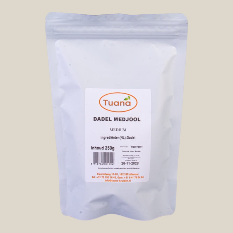TuanaShop BV verpakking met premium Medjool dadels, middelgroot formaat in een hersluitbare zak van 250 gram.