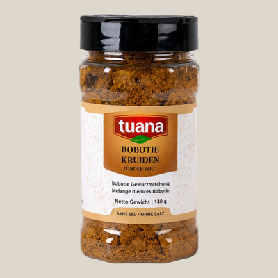 TuanaShop BV Bobotie kruidenmix in een transparante pot met zwart deksel, ideaal voor Zuid-Afrikaanse gerechten.