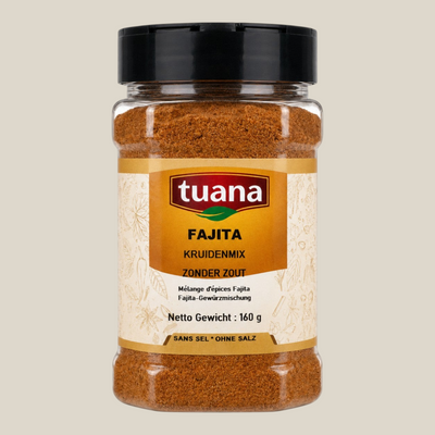 TuanaShop BV Fajita kruidenmix in een doorzichtige pot met zwarte dop, gevuld met roodbruine Mexicaanse specerijen.