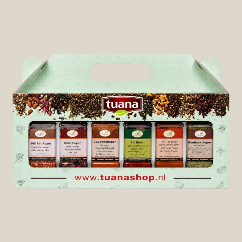 TuanaShop BV heet kruidenpakket met zes potjes pittige specerijen zoals cayennepeper, chili en paprikapoeder in een doos.