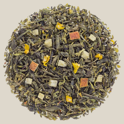 TuanaShop BV Sencha Yuzu groene thee met stukjes ananas en sinaasappelschil in een ronde compositie
