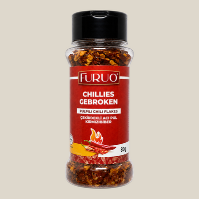 TuanaShop BV Furuo gebroken chilipepers in een doorzichtige kruidenpot met zwarte dop voor een pittige smaak