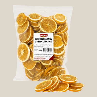 TuanaShop BV gedroogde sinaasappelschijfjes in een transparante verpakking voor decoratie of culinair gebruik.
