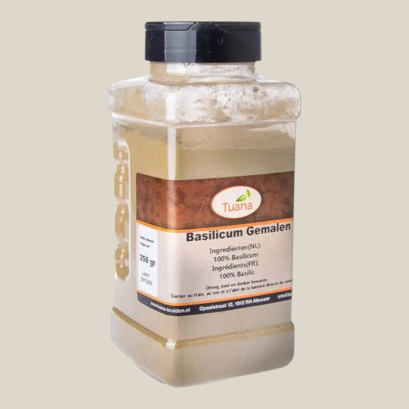 TuanaShop BV pot met fijn gemalen gedroogde basilicum voor een aromatische en frisse smaak in diverse gerechten.