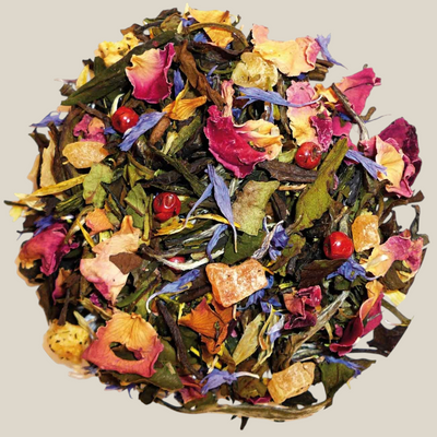 TuanaShop BV V.O.C. Melange thee met groene en witte thee, gedroogde papaya, mango, peer, rozen en korenbloemen.